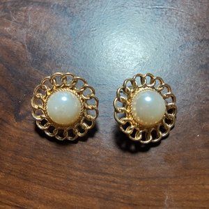 GEORGEROUS NEW Vintage earrings